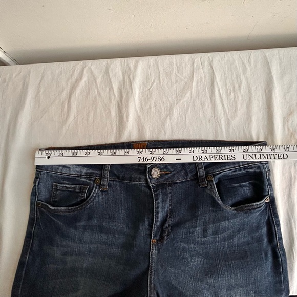 Kut from the Kloth Raw Hem Cropped Straight Leg Jeans - Picture 14 of 16